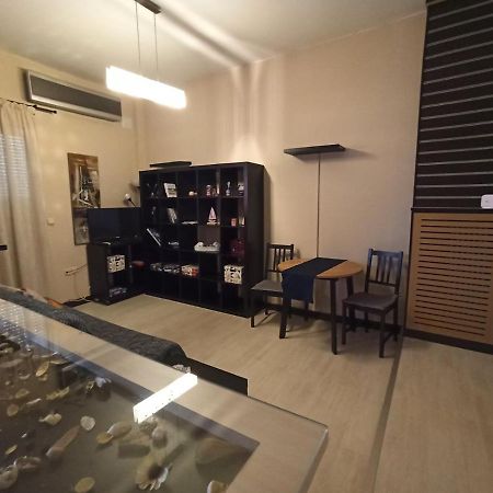 Modern Apartment, 5΄ Walk From Central Metro Station Aten Exteriör bild