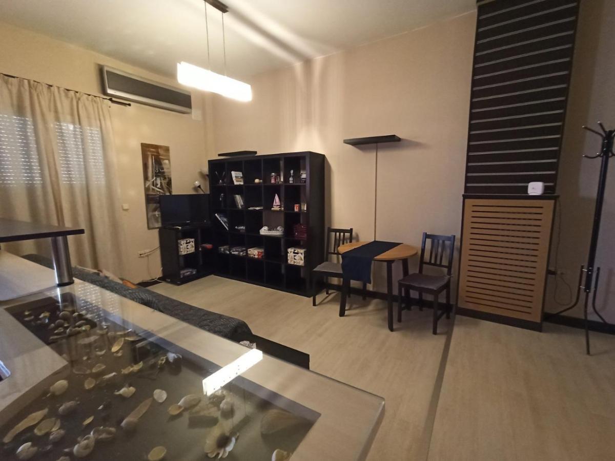 Modern Apartment, 5΄ Walk From Central Metro Station Aten Exteriör bild