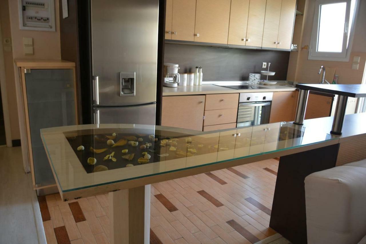 Modern Apartment, 5΄ Walk From Central Metro Station Aten Exteriör bild