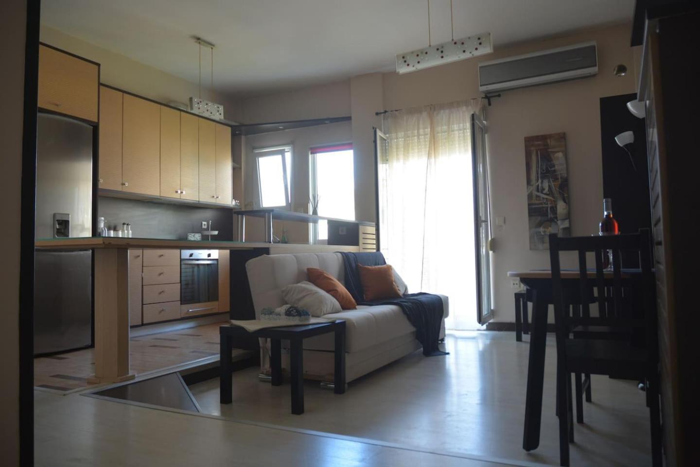 Modern Apartment, 5΄ Walk From Central Metro Station Aten Exteriör bild