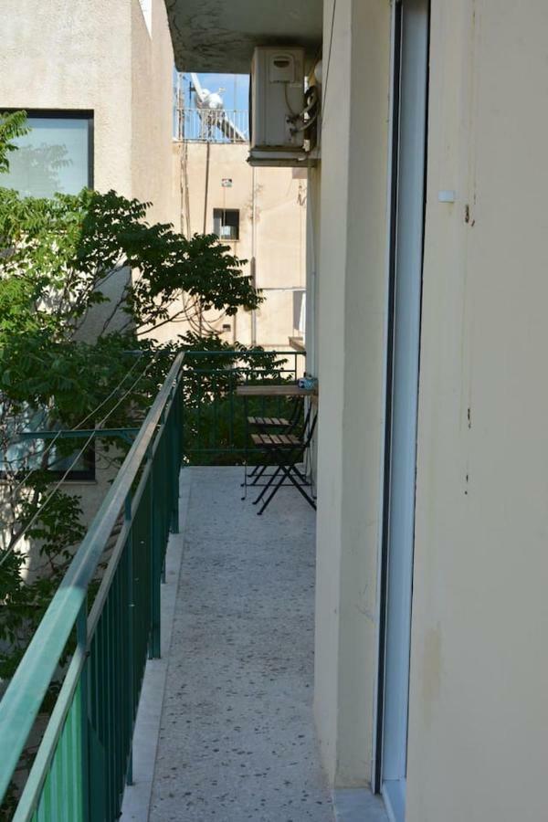Modern Apartment, 5΄ Walk From Central Metro Station Aten Exteriör bild