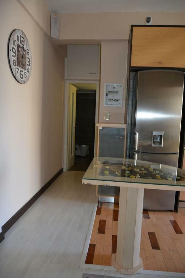Modern Apartment, 5΄ Walk From Central Metro Station Aten Exteriör bild