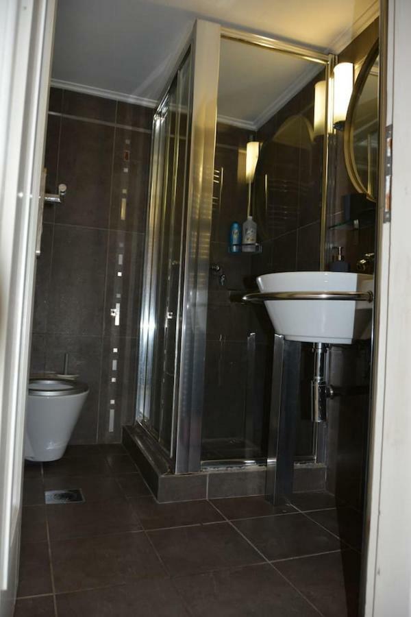 Modern Apartment, 5΄ Walk From Central Metro Station Aten Exteriör bild