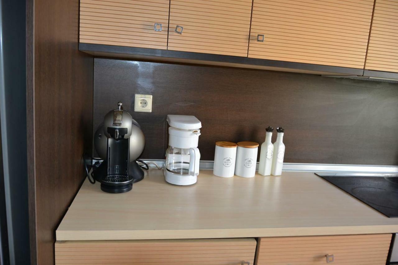 Modern Apartment, 5΄ Walk From Central Metro Station Aten Exteriör bild