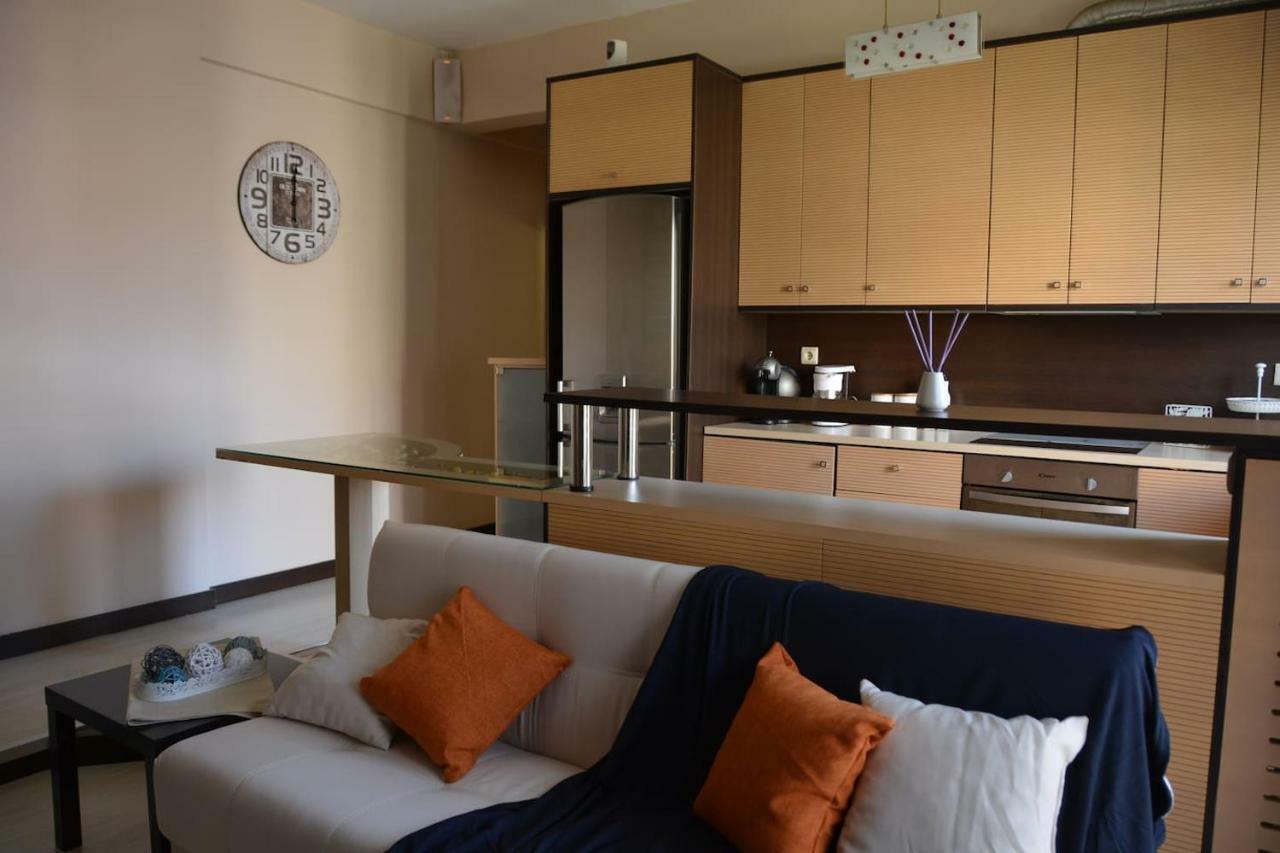 Modern Apartment, 5΄ Walk From Central Metro Station Aten Exteriör bild