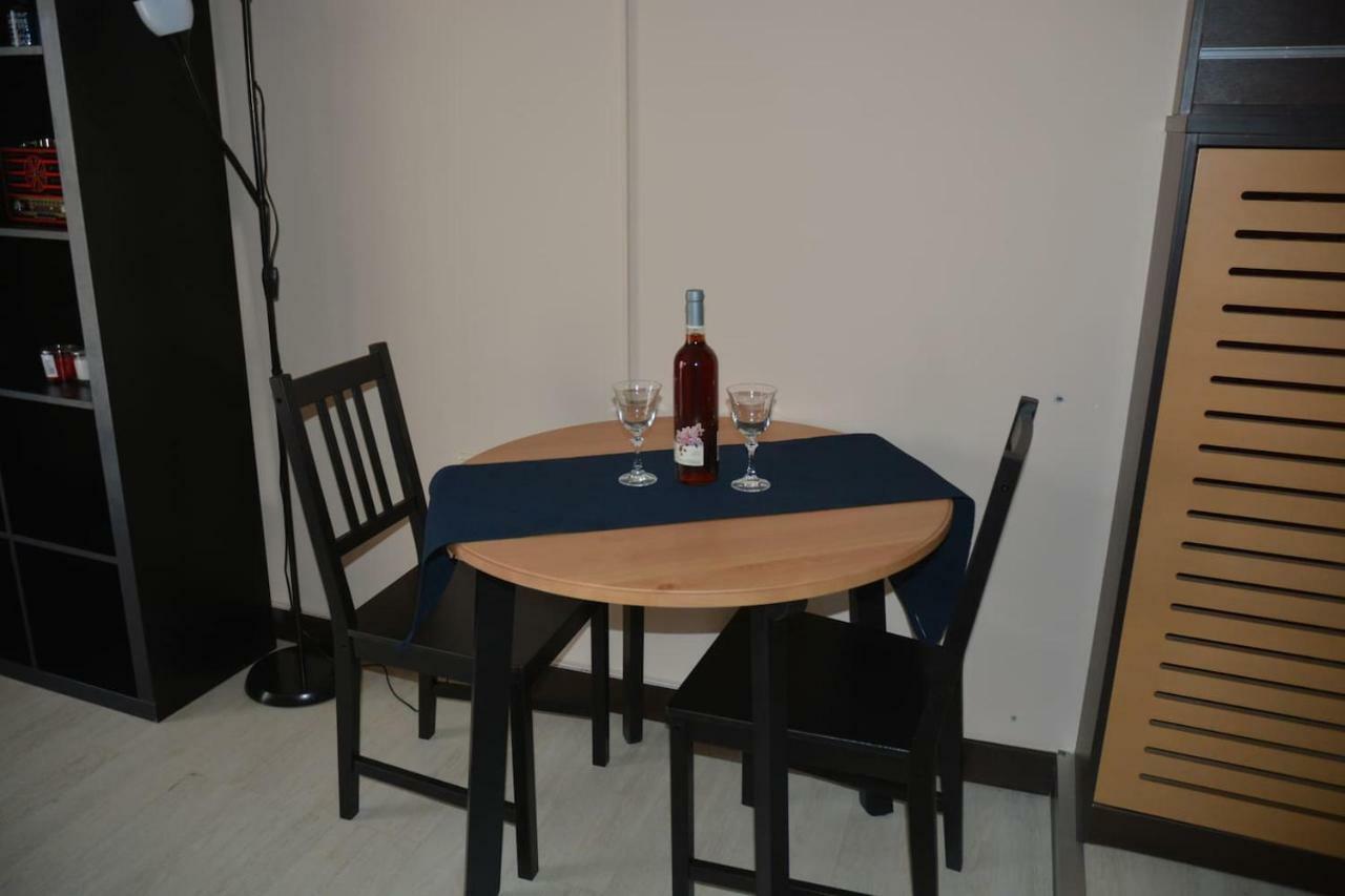 Modern Apartment, 5΄ Walk From Central Metro Station Aten Exteriör bild