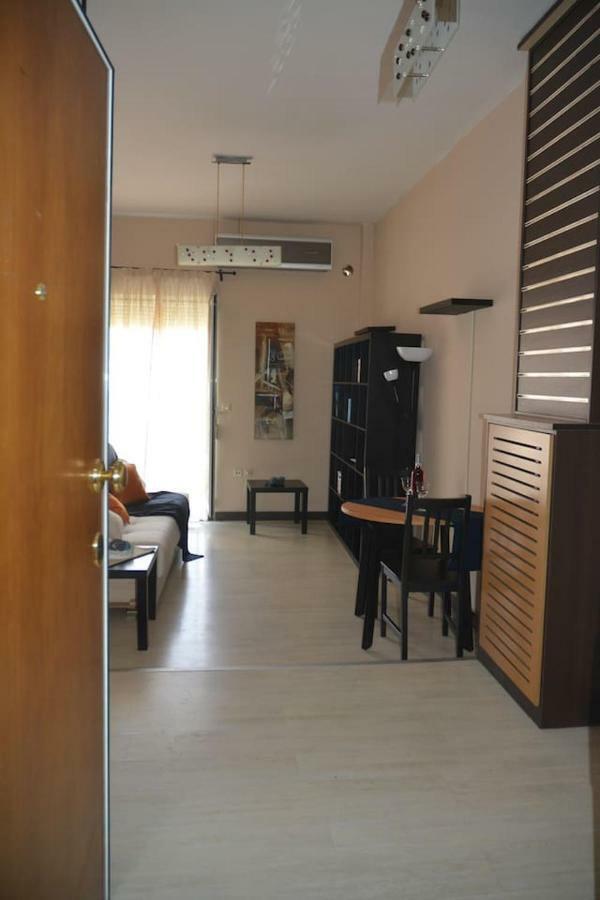 Modern Apartment, 5΄ Walk From Central Metro Station Aten Exteriör bild